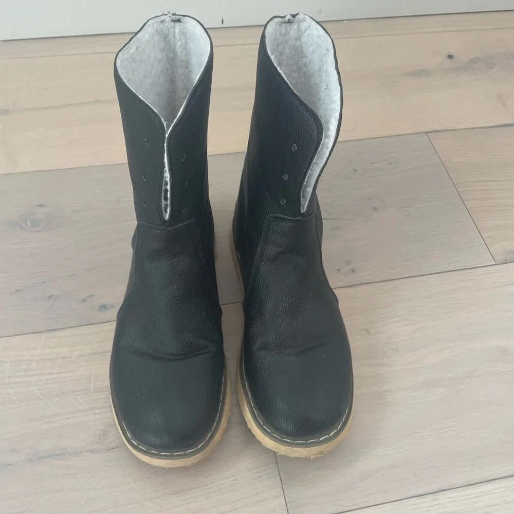 Fabletics booties - Picture 2 of 4